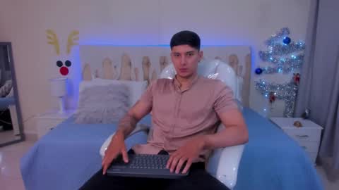 Snapshot of damian23_ chatting on December 11, 12:23 pm DAMIAN online show from December 11, 12:23 pm