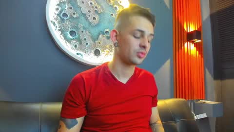 Snapshot of damian__oliver chatting on December 3, 5:20 am Damian Oliver online show from December 3, 5:20 am