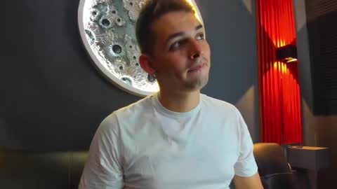 Snapshot of damian__oliver chatting on December 12, 6:03 am Damian Oliver online show from December 12, 6:03 am