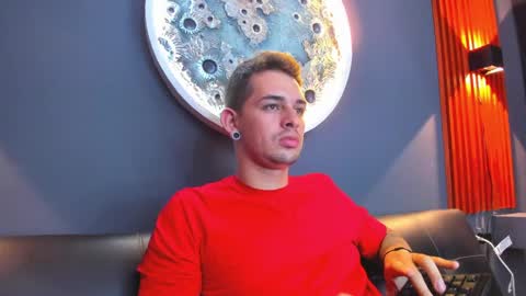 Snapshot of damian__oliver chatting on December 16, 10:29 am Damian Oliver online show from December 16, 10:29 am