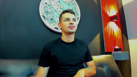 Snapshot of damian__oliver chatting on January 16, 5:21 am Damian Oliver online show from January 16, 5:21 am