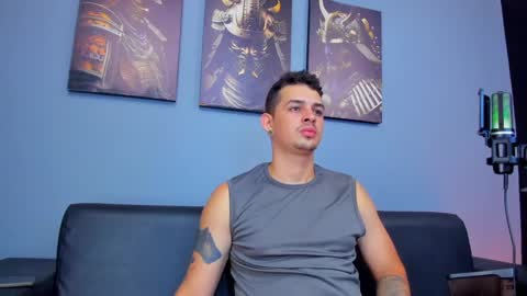 Snapshot of damian__oliver chatting on February 21, 4:51 am Damian Oliver online show from February 21, 4:51 am