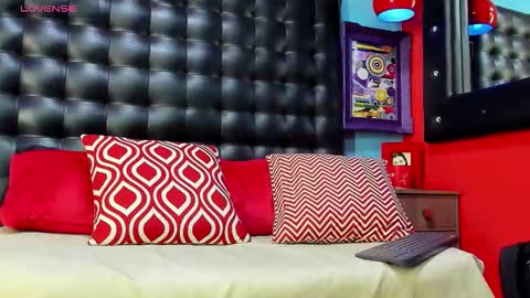 Snapshot of damian_bulls chatting on February 16, 1:18 pm ---Damian--- online show from February 16, 1:18 pm