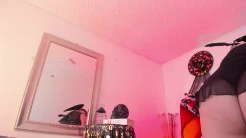 damian_rock_ online show from October 31, 8:32 pm