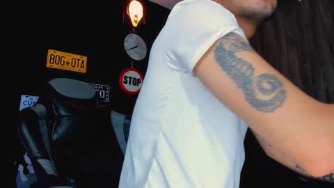 Snapshot of damiancox chatting on November 9, 3:05 am Daamiancox online show from November 9, 3:05 am