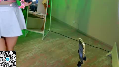 Snapshot of damn_emilia chatting on November 30, 3:05 pm Emilia online show from November 30, 3:05 pm