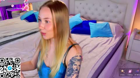 Snapshot of damn_emilia chatting on December 2, 6:14 pm Emilia online show from December 2, 6:14 pm