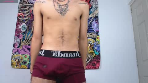 Snapshot of damoncolbi chatting on February 8, 4:14 am damoncolbi online show from February 8, 4:14 am