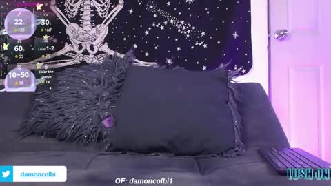 Snapshot of damoncolbi chatting on October 9, 11:14 pm damoncolbi online show from October 9, 11:14 pm