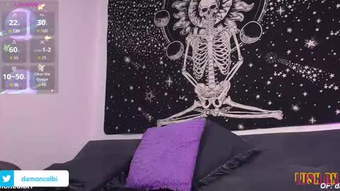 Snapshot of damoncolbi chatting on October 19, 11:05 pm damoncolbi online show from October 19, 11:05 pm