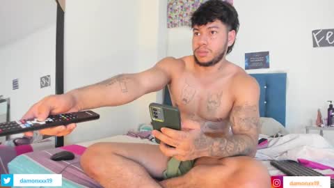 Snapshot of damonxxx1 chatting on January 31, 1:45 pm Damon online show from January 31, 1:45 pm