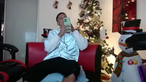 Snapshot of damyan_2003 chatting on December 6, 12:49 pm damyan_2003 online show from December 6, 12:49 pm
