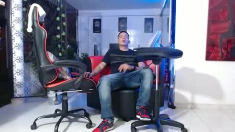 Snapshot of damyan_2003 chatting on December 14, 12:55 am damyan_2003 online show from December 14, 12:55 am