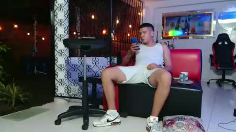 Snapshot of damyan_2003 chatting on February 24, 4:16 am damyan_2003 online show from February 24, 4:16 am