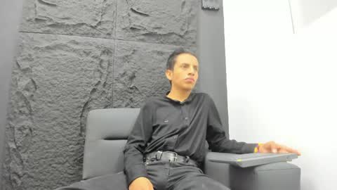 dan_bakerr online show from April 22, 5:54 am