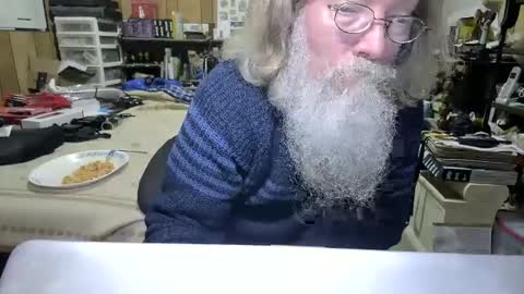 Snapshot of danagm chatting on December 6, 3:52 am Dana online show from December 6, 3:52 am