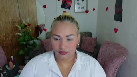 Snapshot of danalaleska chatting on February 3, 6:40 am danalaleska online show from February 3, 6:40 am