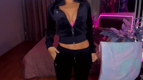 Snapshot of danamiers chatting on November 8, 5:18 am DanaMiers online show from November 8, 5:18 am