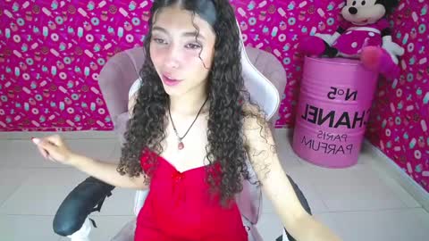 Snapshot of danatella_a chatting on February 12, 4:00 pm Danatella online show from February 12, 4:00 pm