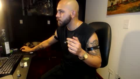 Snapshot of danbury44 chatting on December 5, 12:08 am danbury online show from December 5, 12:08 am