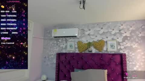 Snapshot of danee_19 chatting on February 22, 11:35 am Daniela online show from February 22, 11:35 am