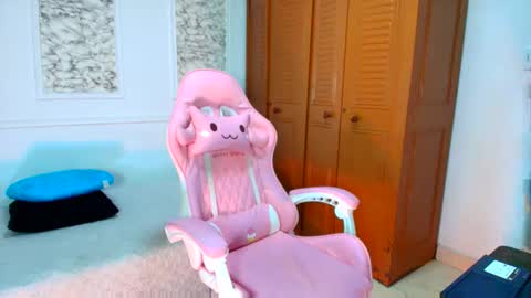 Snapshot of danellahouston chatting on November 19, 1:11 pm Danella Houston online show from November 19, 1:11 pm