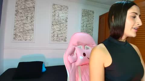 Snapshot of danellahouston chatting on December 14, 11:09 pm Danella Houston online show from December 14, 11:09 pm