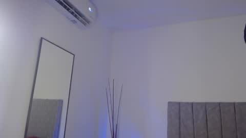 Ela and Santi online show from February 21, 10:22 pm