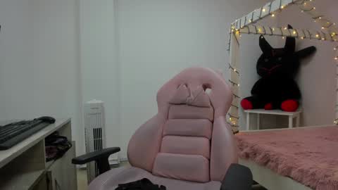 Snapshot of dani_clark_ chatting on January 27, 5:58 pm Dani online show from January 27, 5:58 pm