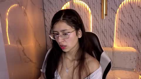 Snapshot of dani_tf chatting on March 2, 1:18 pm dani_tf online show from March 2, 1:18 pm