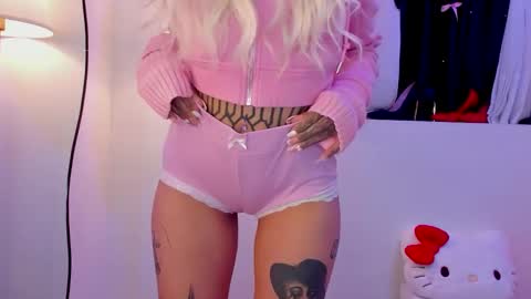 Snapshot of dani_valen chatting on November 4, 10:20 pm Dani online show from November 4, 10:20 pm