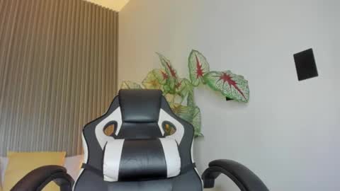 Snapshot of dania_miller_ chatting on November 29, 2:47 am Dania online show from November 29, 2:47 am