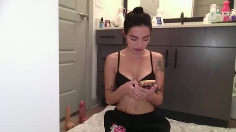 danidivina777 online show from October 5, 4:27 pm