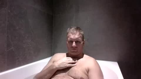 Snapshot of daniel0805 chatting on December 13, 9:24 am daniel0805 online show from December 13, 9:24 am