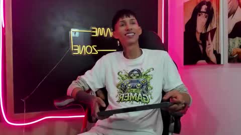 Snapshot of daniel_deluc77 chatting on December 18, 12:22 pm daniel_deluc77 online show from December 18, 12:22 pm