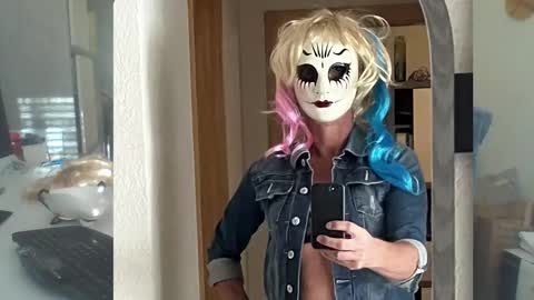 newcumer online show from December 4, 12:25 pm