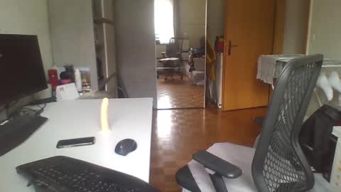 newcumer online show from February 12, 2:10 pm