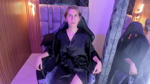 Snapshot of daniela_dl chatting on December 7, 12:52 am Daniela online show from December 7, 12:52 am