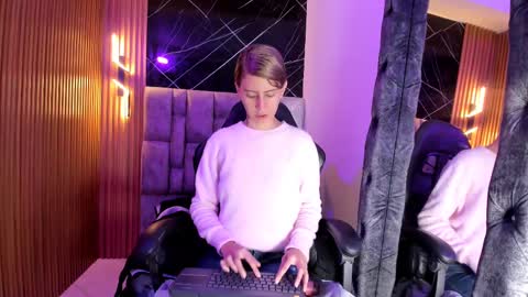 Snapshot of daniela_dl chatting on December 13, 5:43 pm Daniela online show from December 13, 5:43 pm