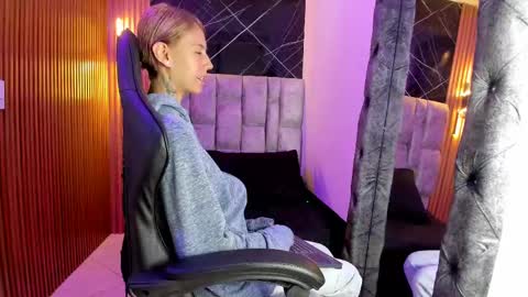 Snapshot of daniela_dl chatting on December 26, 10:52 pm Daniela online show from December 26, 10:52 pm