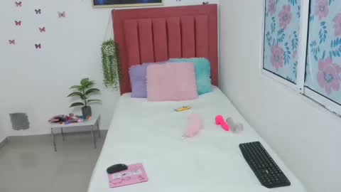 Snapshot of daniela_lan chatting on October 17, 10:07 am daniela_lan online show from October 17, 10:07 am