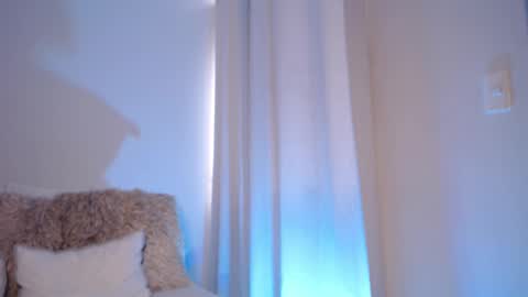 Snapshot of daniela_valencia chatting on October 9, 5:11 pm Lucia online show from October 9, 5:11 pm