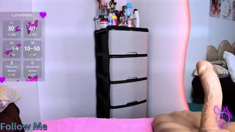 Snapshot of danielacortes03 chatting on October 29, 8:43 pm I think I will close this page please leave me a message if you want to know about me online show from October 29, 8:43 pm