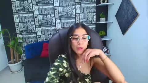 danielamonroe online show from October 11, 8:40 pm