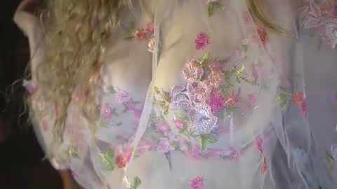 danielareign online show from February 27, 6:57 am