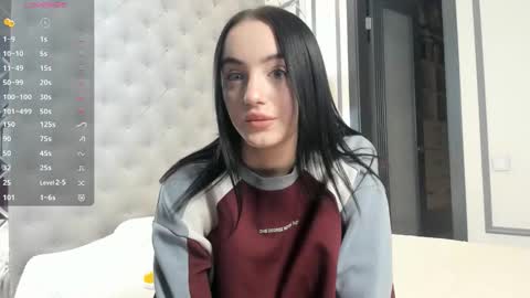 Mia online show from December 20, 11:06 am