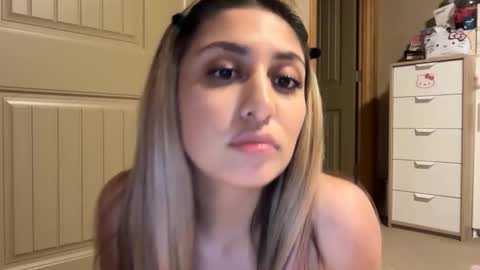 daniellarae1 online show from February 22, 4:24 am