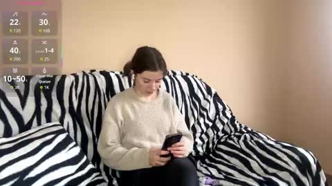 Snapshot of daniellevaulet chatting on November 30, 7:23 am Mia online show from November 30, 7:23 am