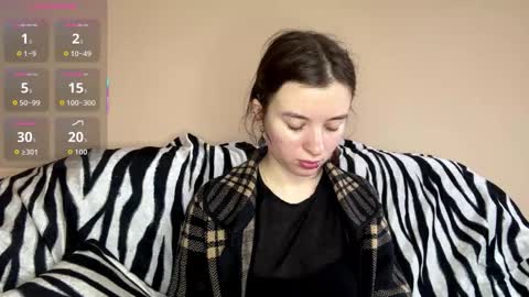 Snapshot of daniellevaulet chatting on December 1, 7:24 am Mia online show from December 1, 7:24 am