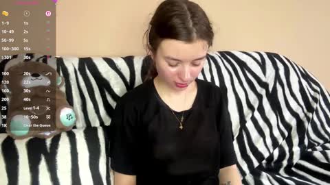 Snapshot of daniellevaulet chatting on December 5, 7:17 am Mia online show from December 5, 7:17 am